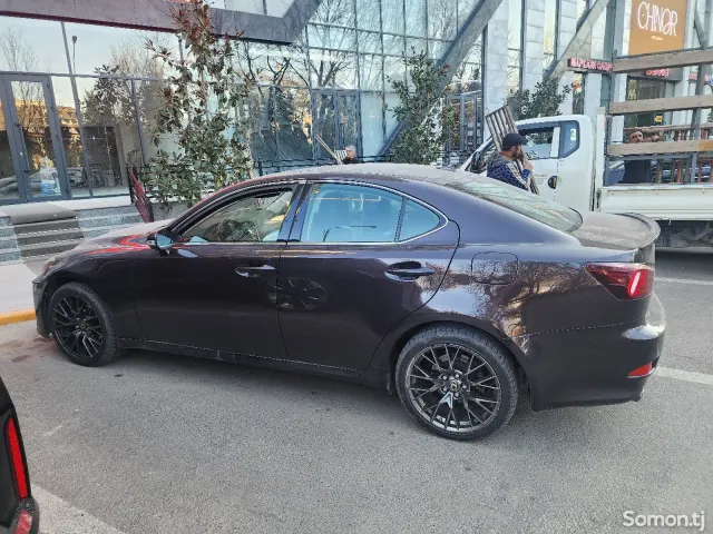 Lexus IS series 2012 · 2.5 AT