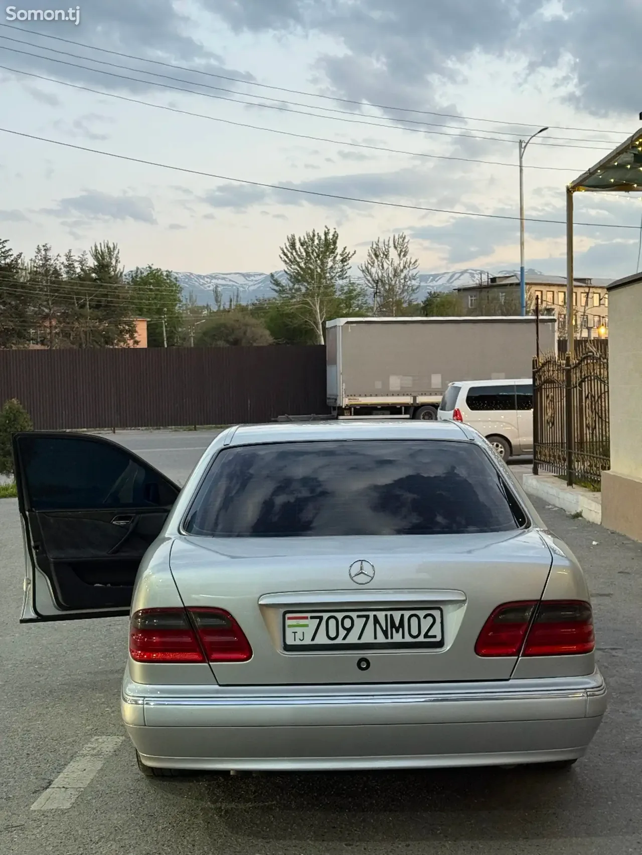 Mercedes-Benz E class 2001 · 2.3 AT