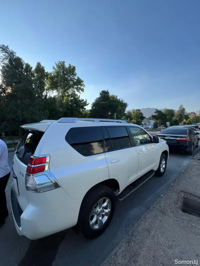 Toyota Land Cruiser Prado 2010 · 4.6 AT