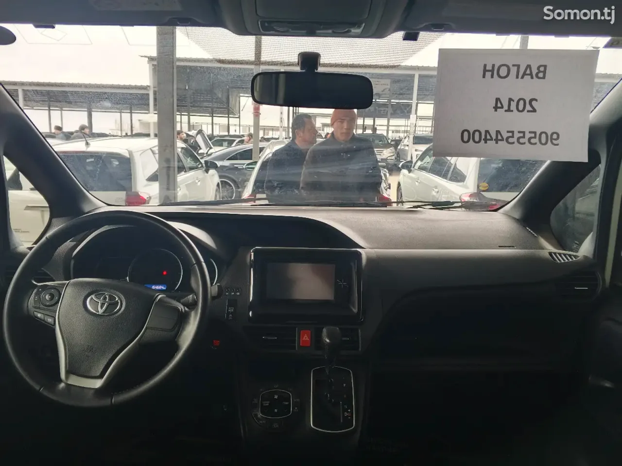 Toyota Voxy 2014 · 2.0 AT