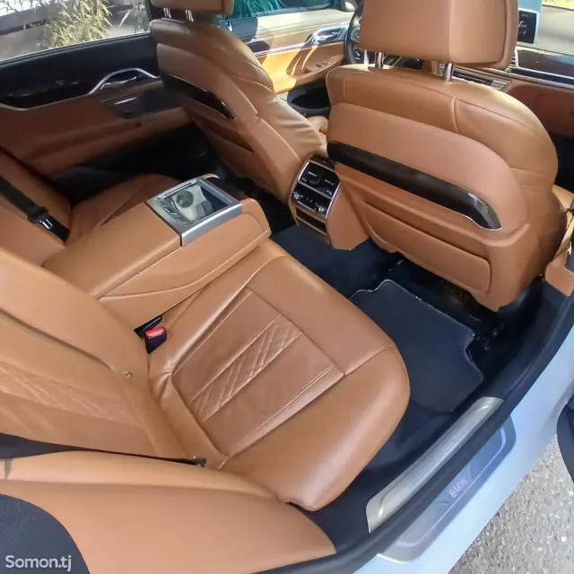 BMW 7 series 2017 · 3.0 AT