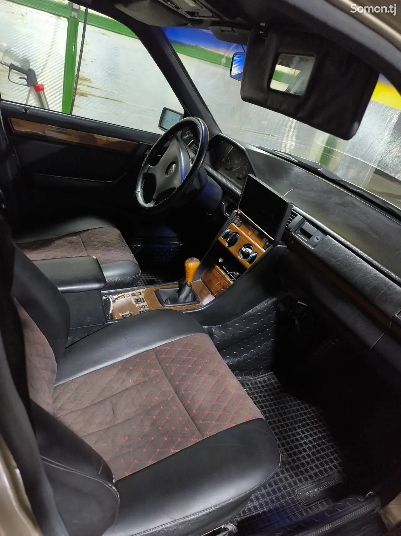 Mercedes-Benz W124 1992 · 2.5 MT
