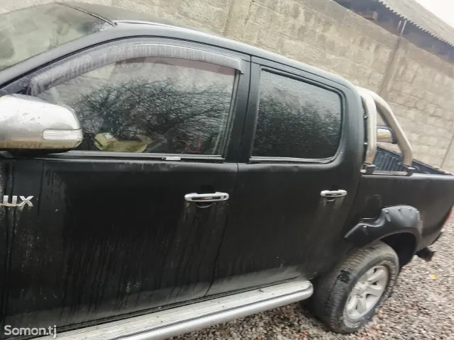 Toyota Hilux 2012 · 2.5 MT