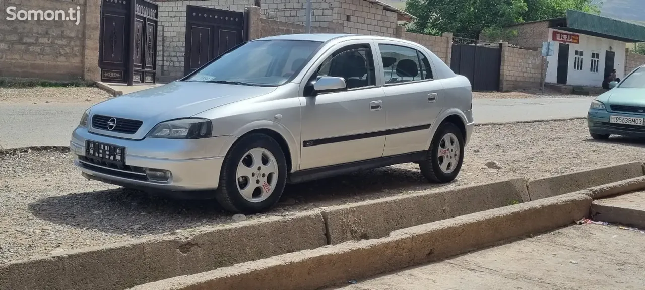 Opel Astra G 1999 · 1.6 MT