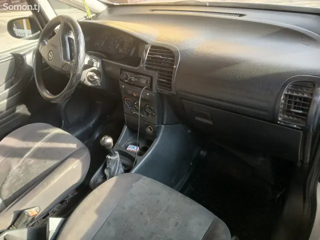 Opel Zafira 2000 · 1.8 MT