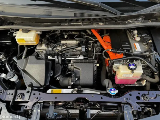 Toyota Noah 2014 · 2.0 AT