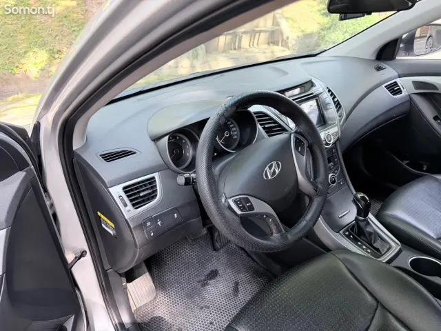 Hyundai Avante 2014 · AT