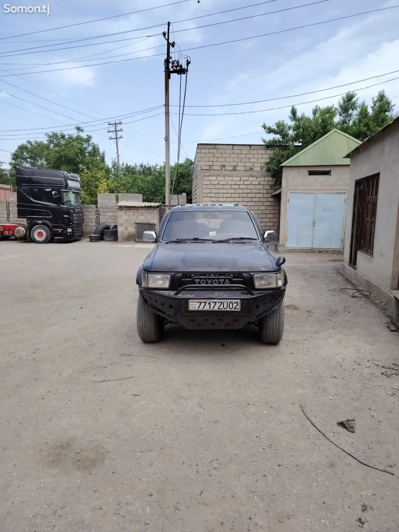 Toyota Hilux Surf 1996 · 2.7 MT