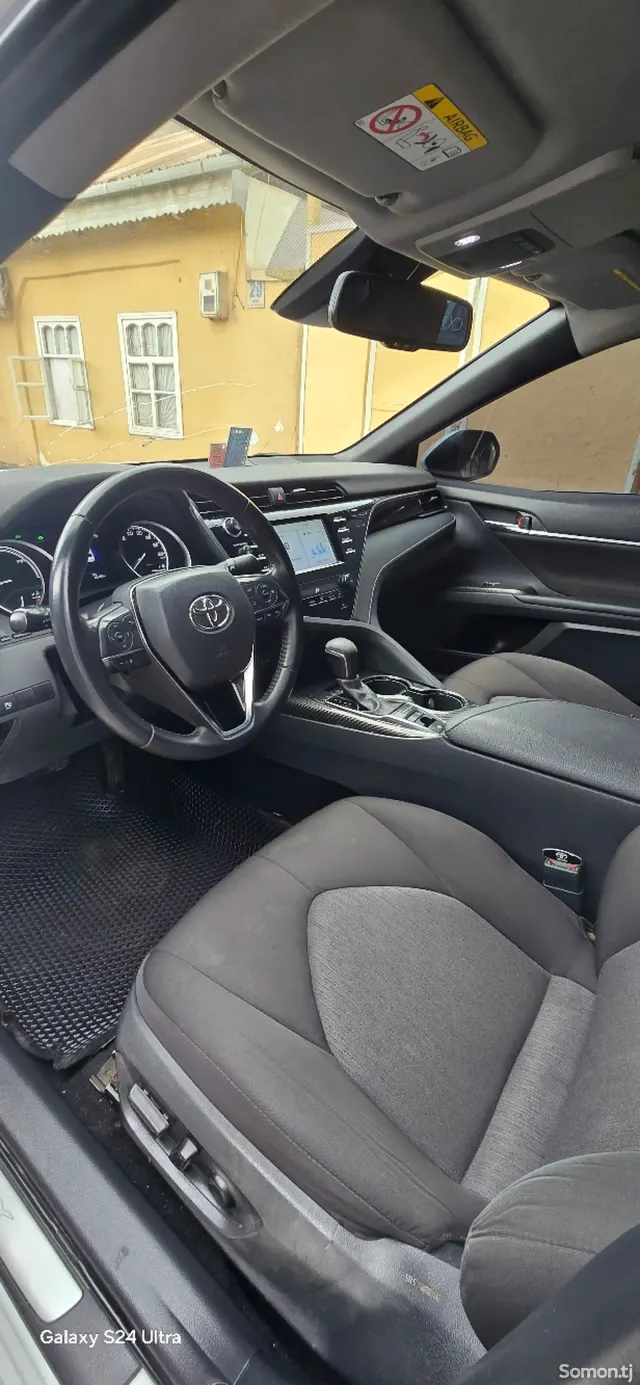 Toyota Camry 2018 · 2.5 AT