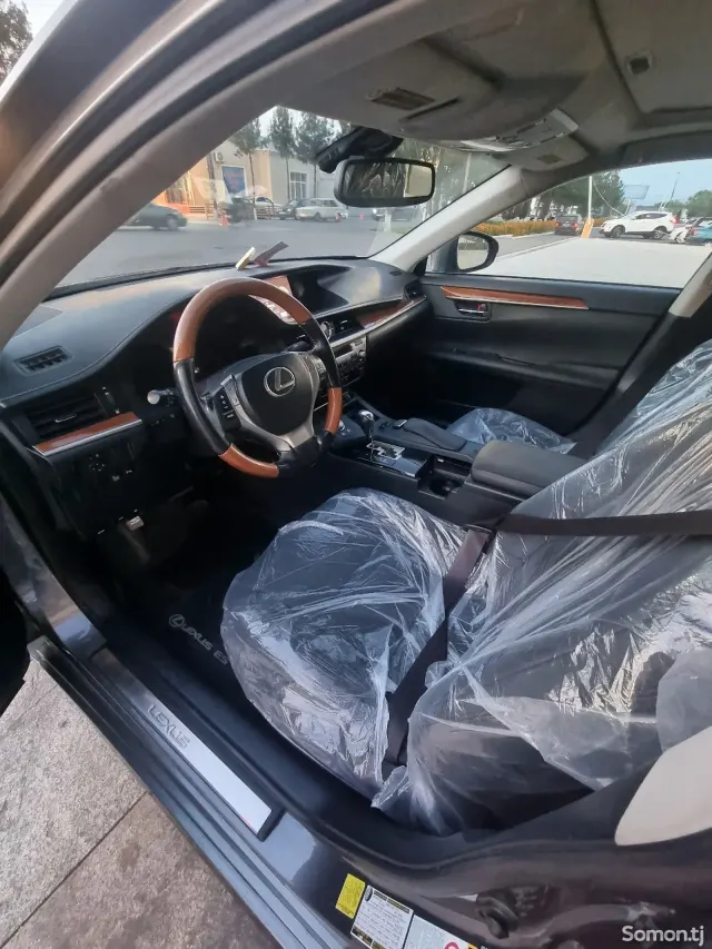 Lexus ES series 2014 · 2.5 AT