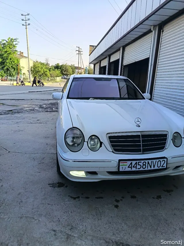 Mercedes-Benz E class 2001 · 3.2 AT