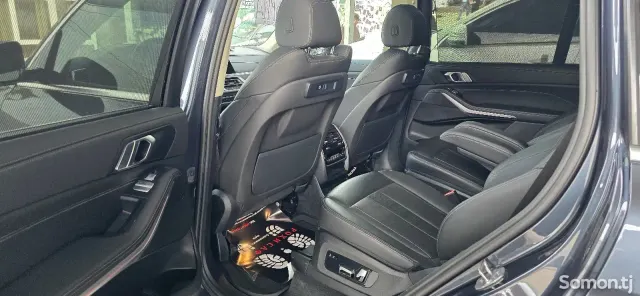 BMW X7 2022 · 4.0 AT
