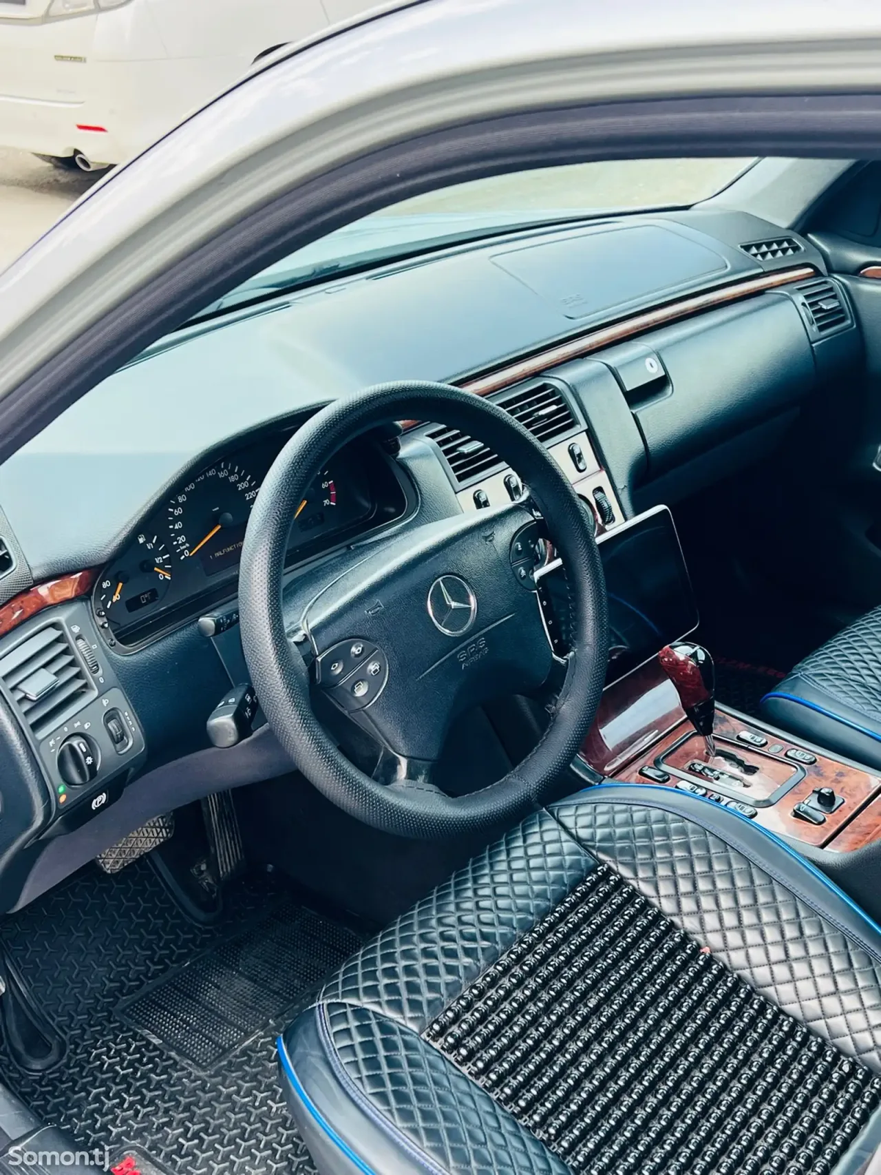 Mercedes-Benz E class 2000 · 2.8 AT