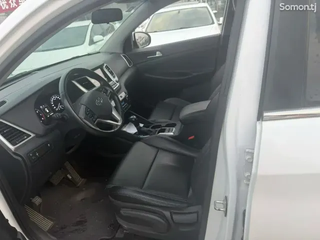 Hyundai Tucson 2016 · 1.6 AT