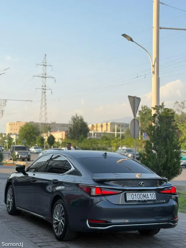 Lexus ES series 2025 · 2.5 AT