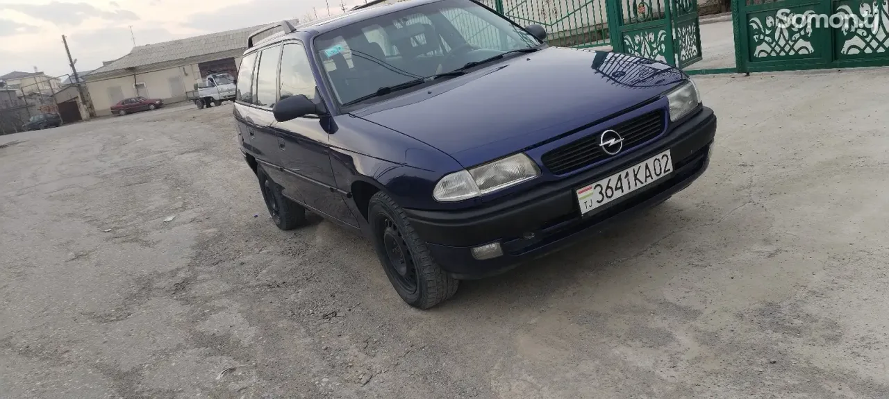 Opel Astra F 1995 · 1.6 MT