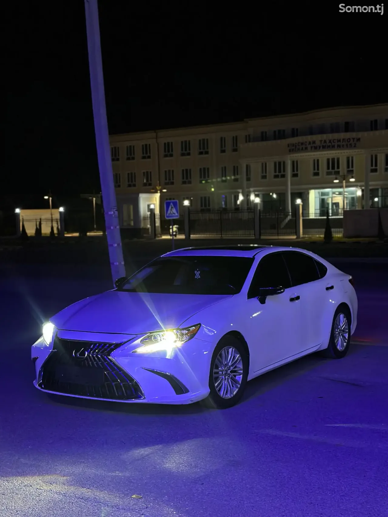 Lexus ES series 2013 · 3.5 AT