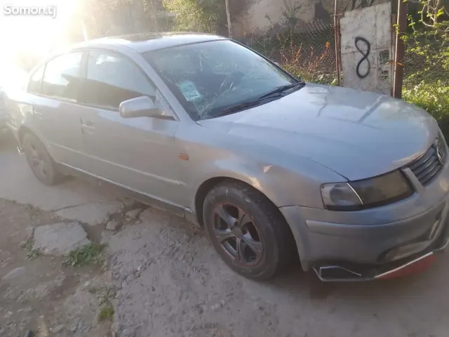 Volkswagen Passat 1998 · 1.6 MT