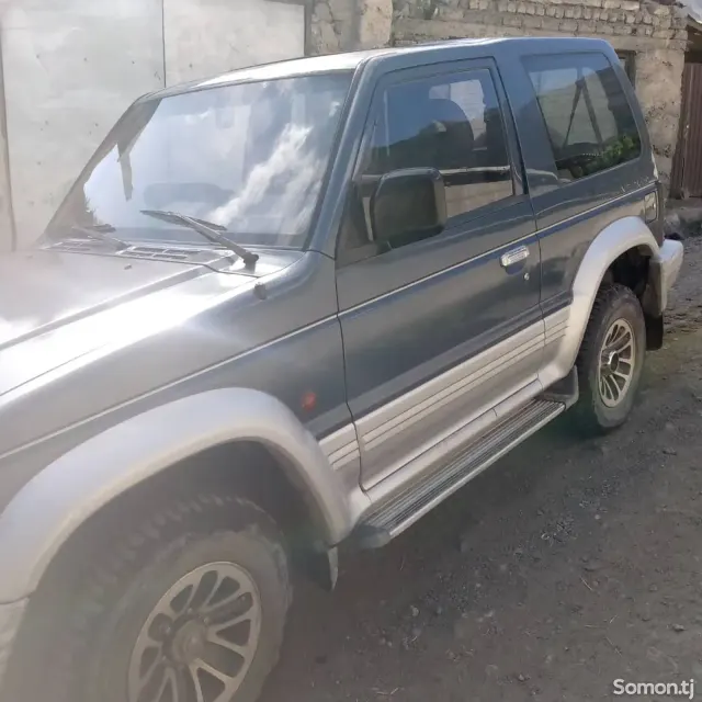 Mitsubishi Pajero 1993 · 3.0 AT