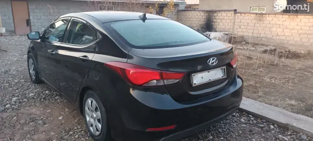 Hyundai Elantra 2016 · 1.6 MT