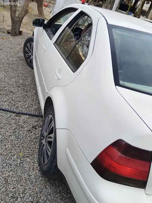 Volkswagen Bora 2001 · 1.6 AT