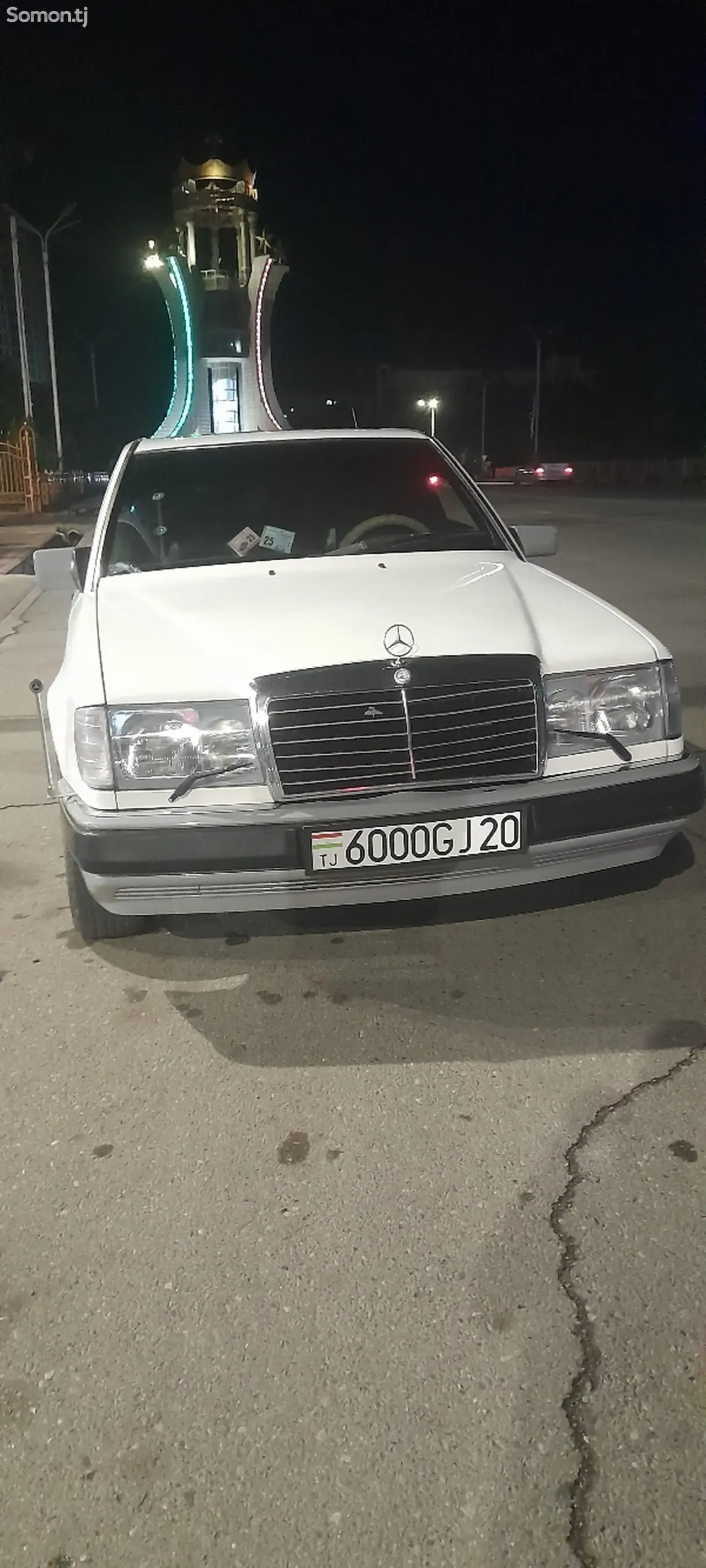 Mercedes-Benz W124 1990 · 2.0 MT
