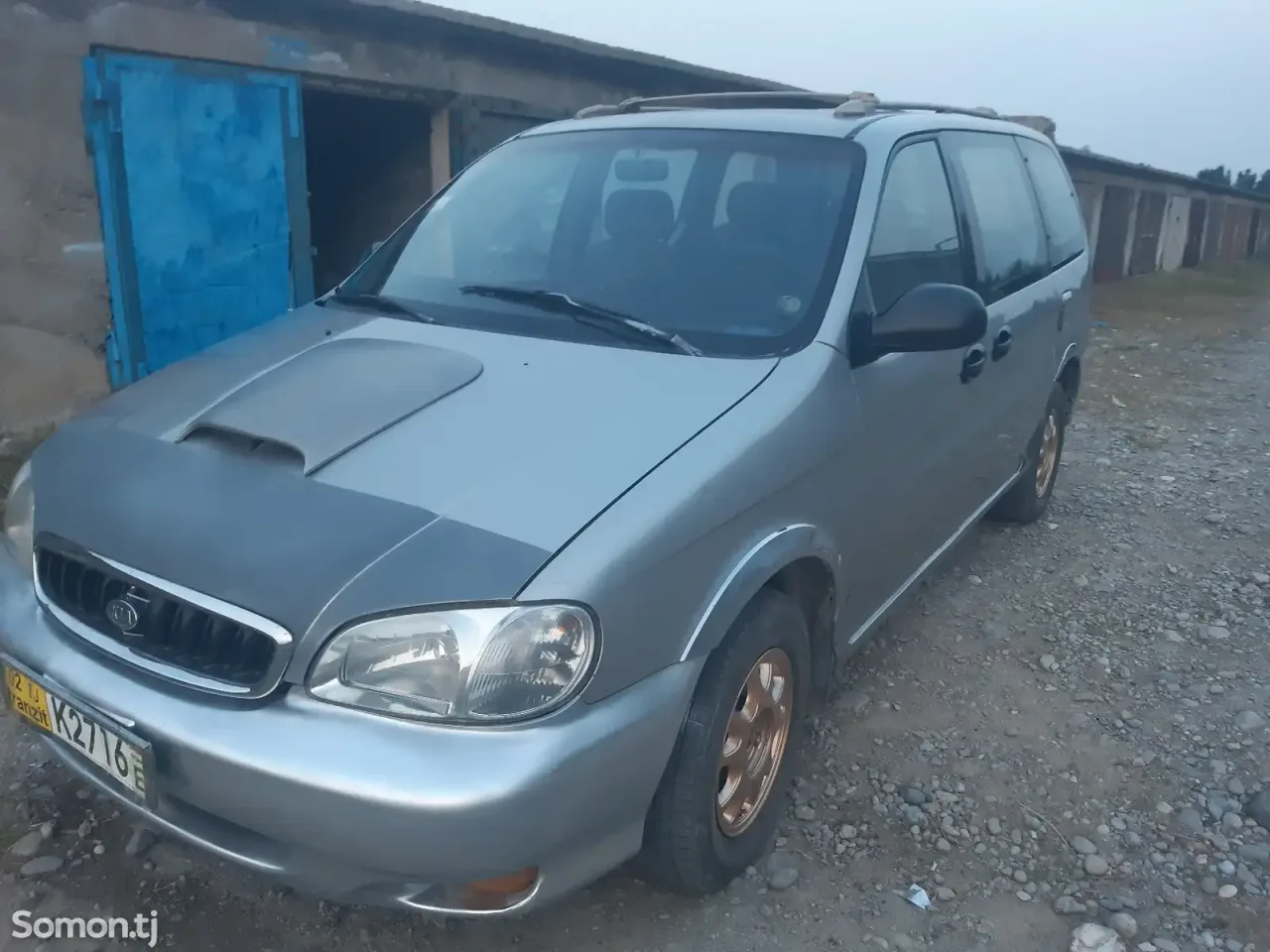 Kia Carnival 2000 · 2.5 MT