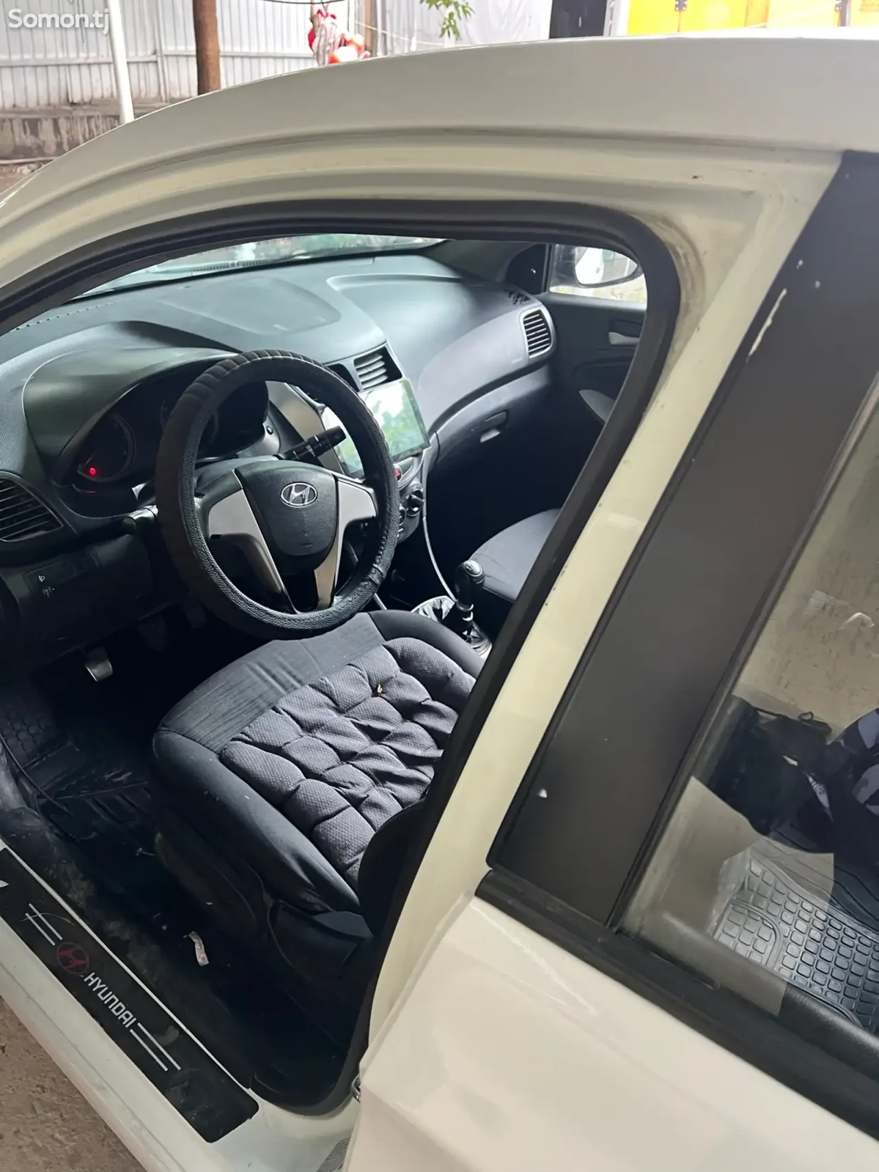 Hyundai Solaris 2016 · 1.4 MT