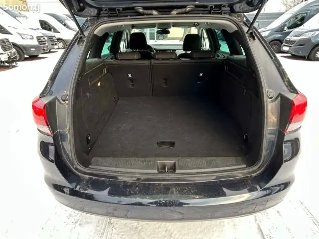 Opel Astra K 2019 · 1.0 MT