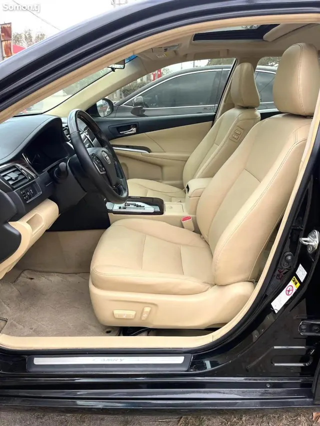 Toyota Camry 2015 · 2.5 AT