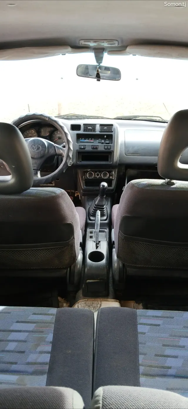 Toyota RAV 4 1998 · 1.8 MT