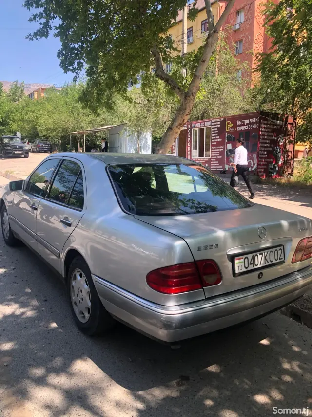 Mercedes-Benz E class 1996 · 2.2 MT