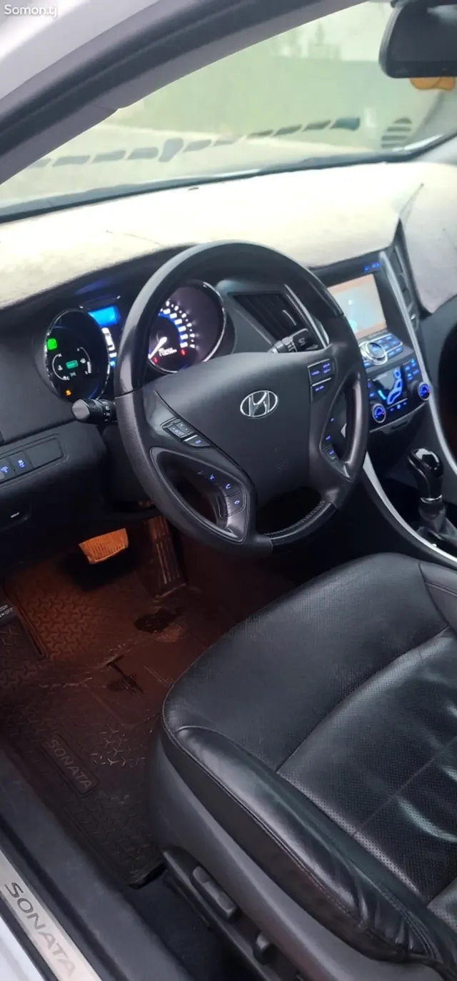 Hyundai Sonata 2012 · 2.0 AT