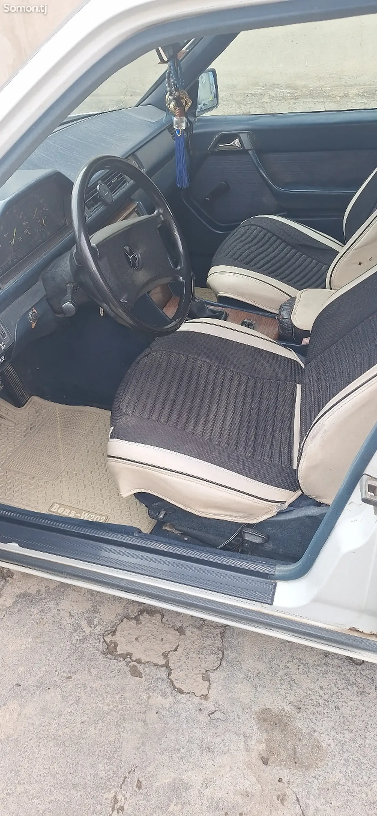 Mercedes-Benz W124 1989 · 2.5 MT