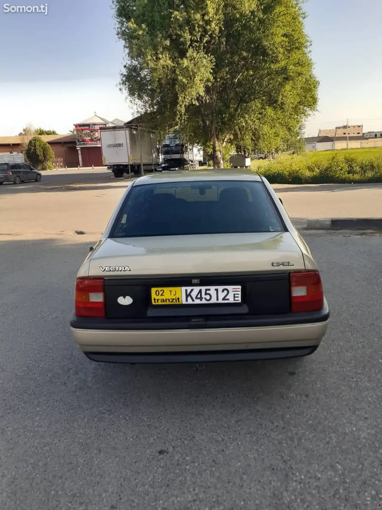 Opel Vectra A 1990 · 1.6 MT