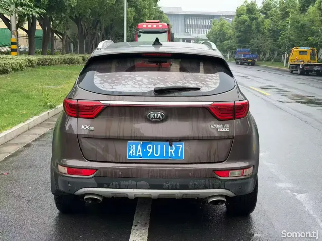 Kia K5 2016 · 1.6 AT
