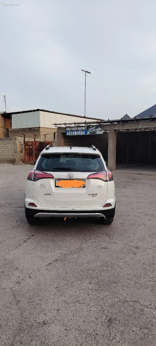 Toyota RAV 4 2014 · 2.2 AT