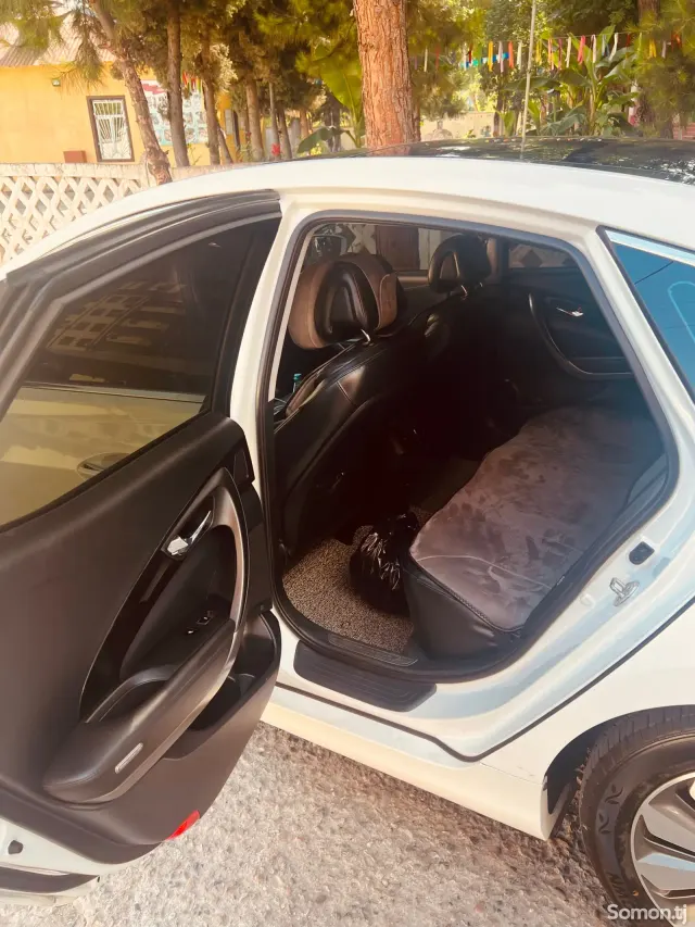 Hyundai Grandeur 2016 · 2.4 AT