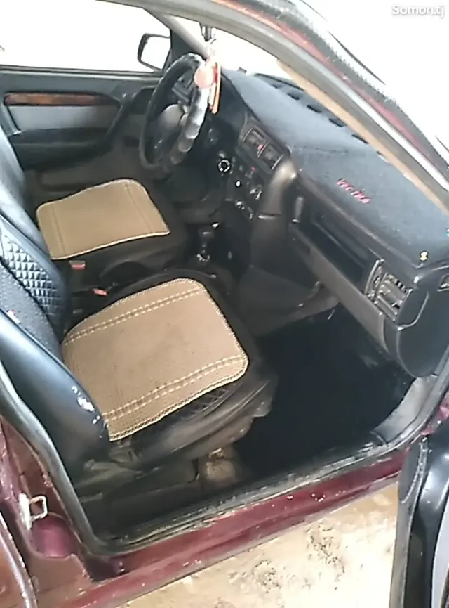 Opel Vectra A 1990 · 1.6 MT