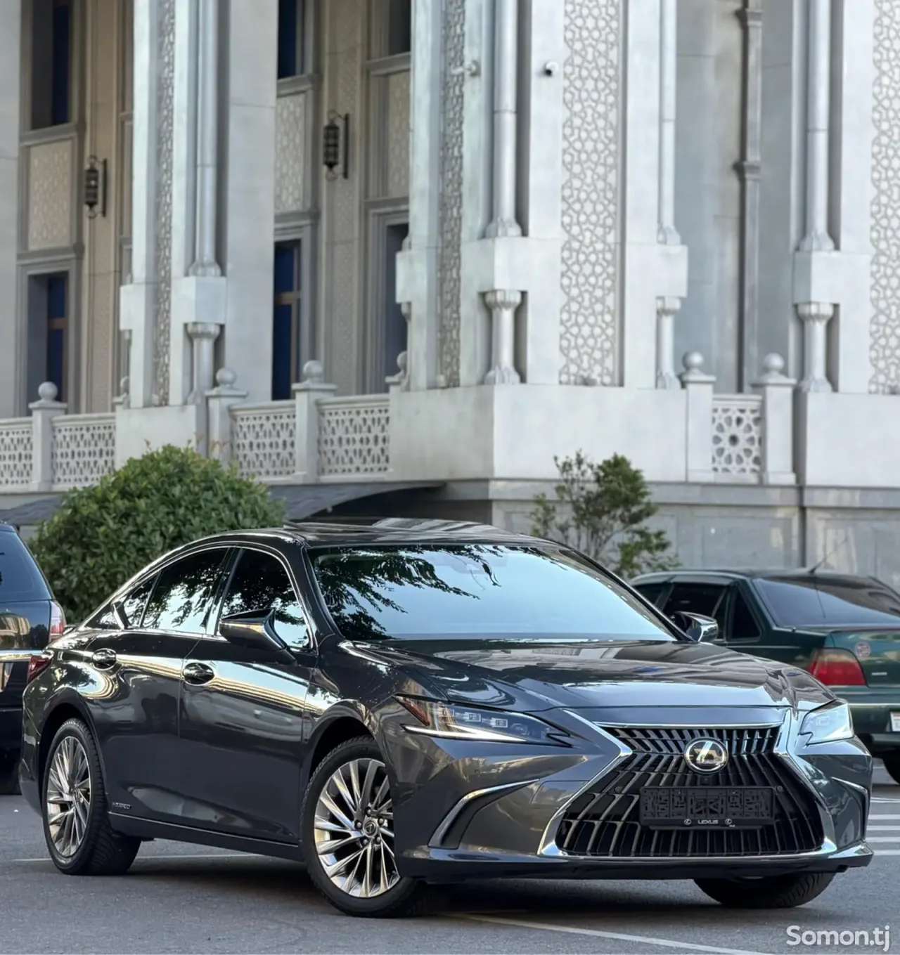 Lexus ES series 2022 · 2.5 AT