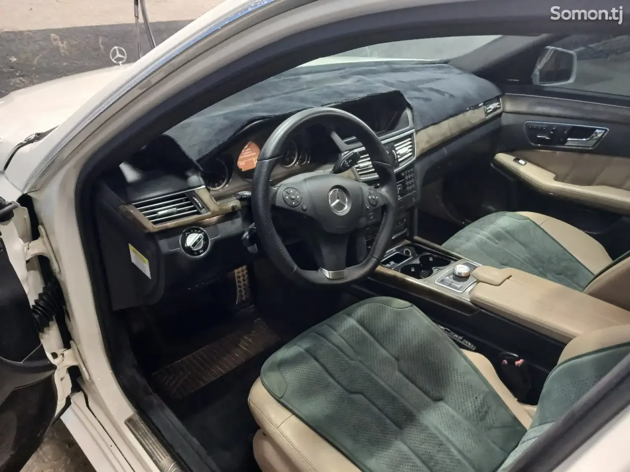 Mercedes-Benz E class 2011 · 3.5 AT