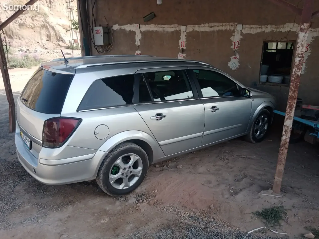 Opel Astra H 2005 · 1.6 MT