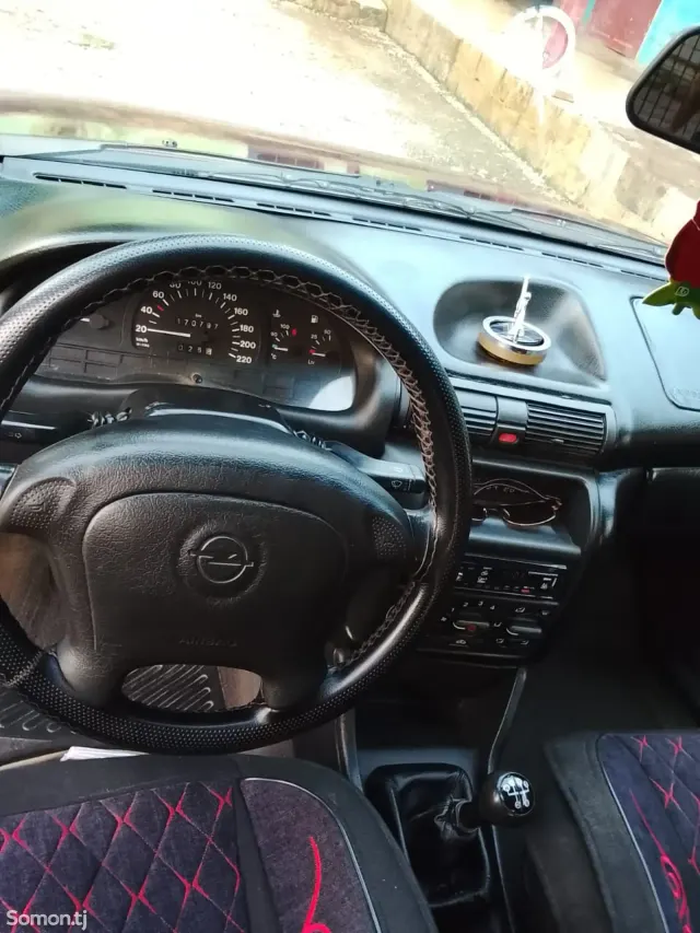 Opel Astra F 1997 · 1.6 MT