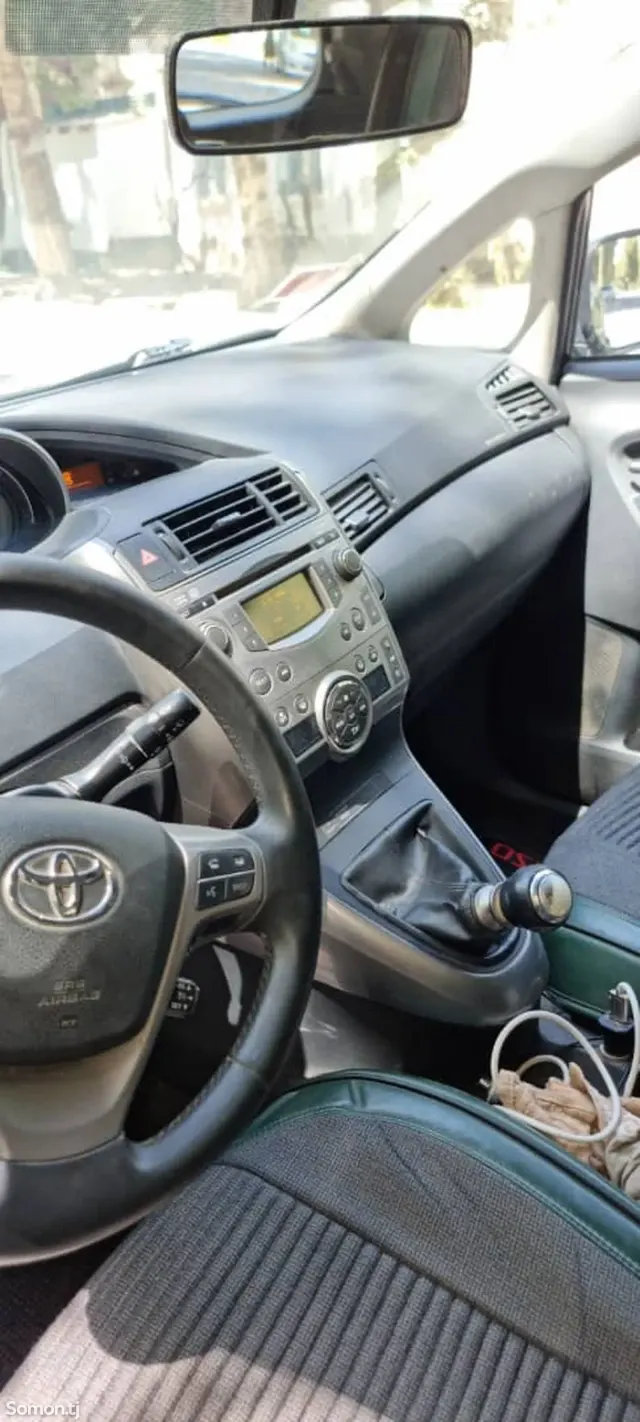 Toyota Verso 2010 · 1.8 MT