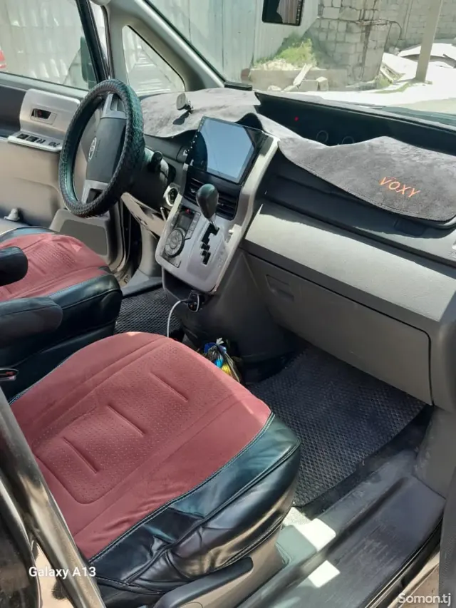 Toyota Voxy 2007 · 2.0 AT