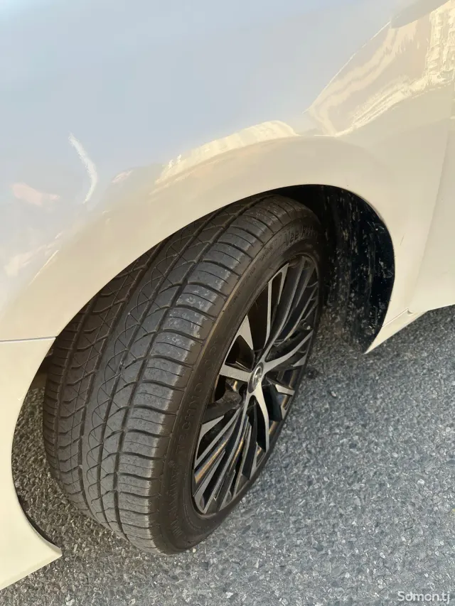 Lexus ES series 2015 · 3.5 AT