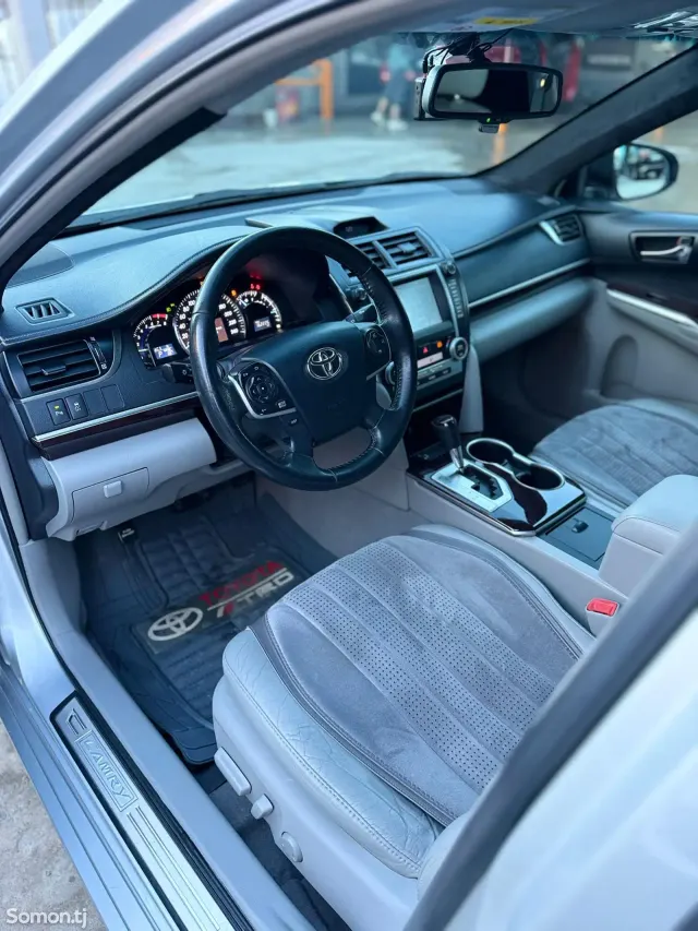 Toyota Camry 2013 · 2.5 AT
