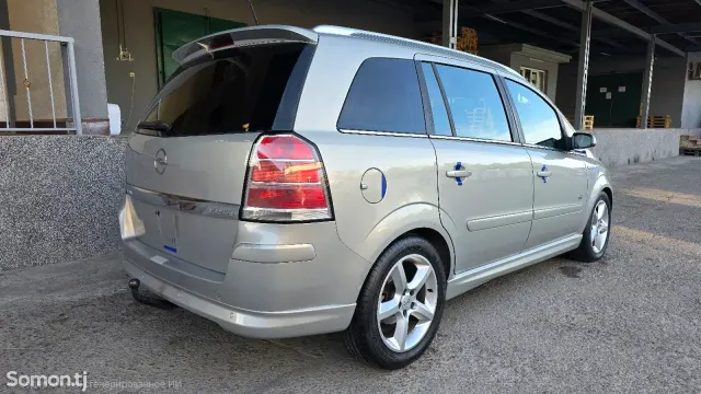 Opel Zafira 2006 · 2.2 AT