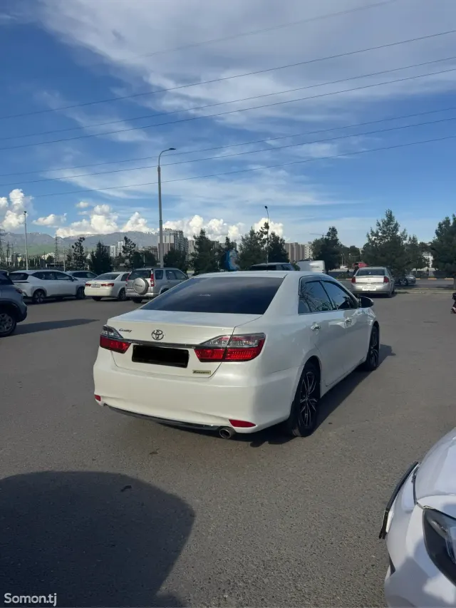 Toyota Camry 2015 · 2.5 AT