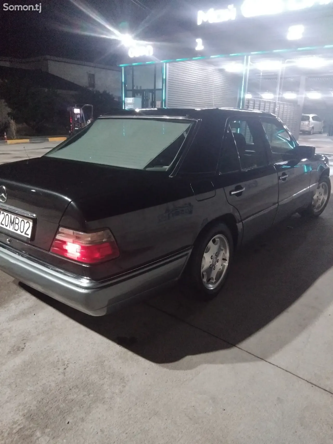 Mercedes-Benz W124 1993 · 2.0 MT
